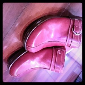 Size 9&1/2. Bass Clogs...